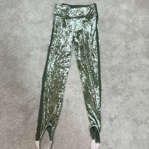 NWT We Are HAH Crushed Velvet Stirrup Pant Size Medium - Picture 1 of 11